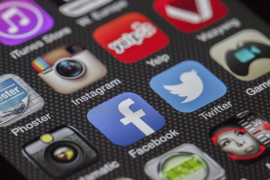 Fashion Influencer Marketing in 2026: How Brands Structure Deals That Actually Convert